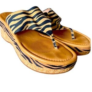 Corso Como ladies giraffe, print slip on thong style sandal size 10. Exc cond.